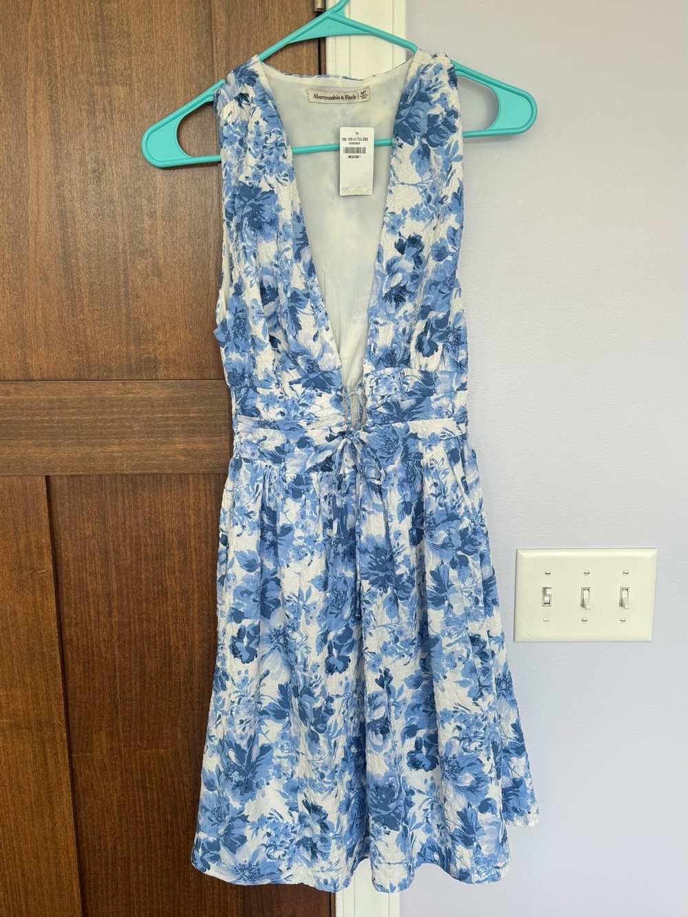 Abercrombie & Fitch Blue and White Floral V-Neck Dress